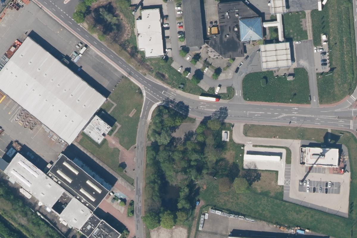 Parkplatz für Wohnmobile nähe der Tankstelle