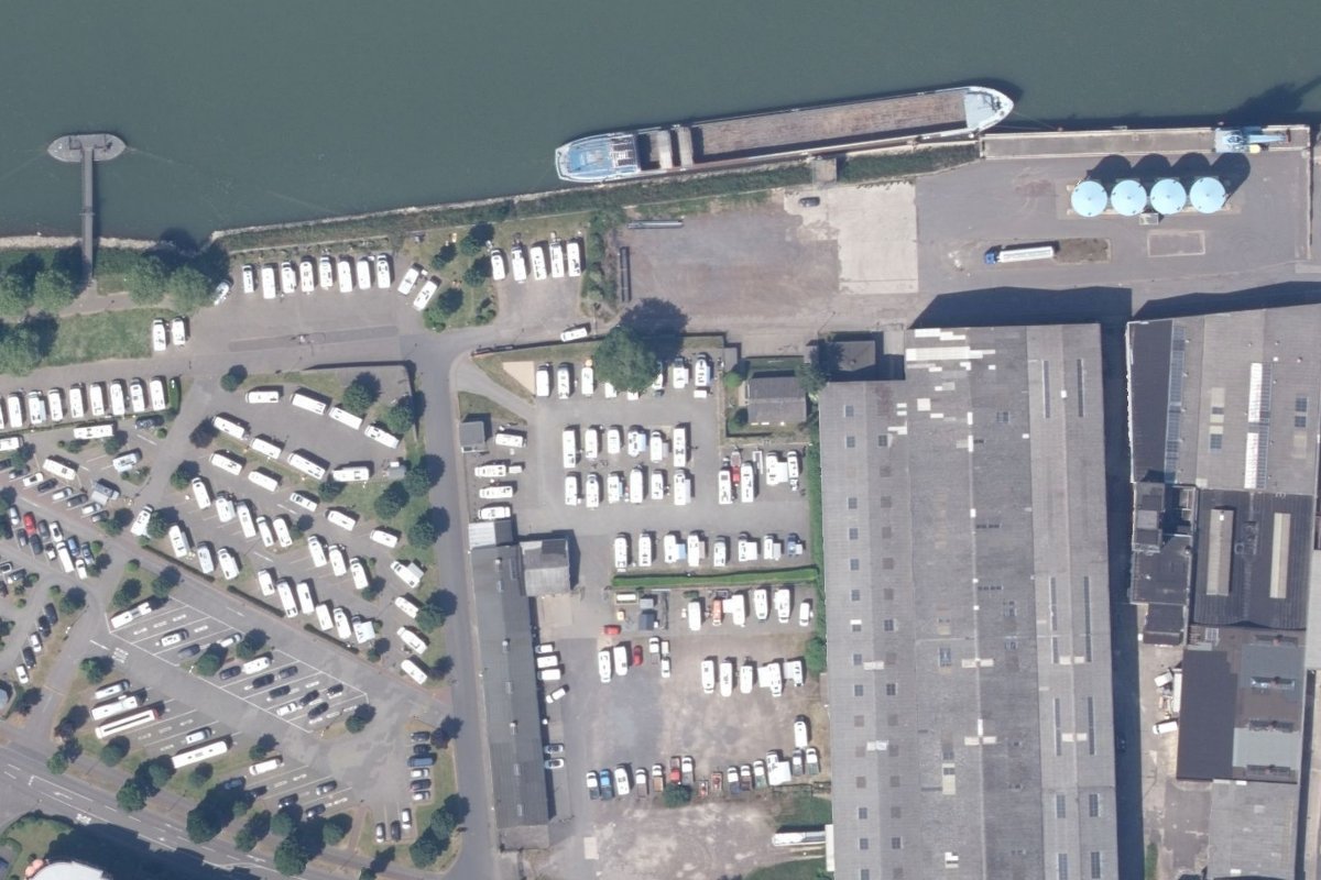 Wohnmobil- und Wohnwagenstellplatz