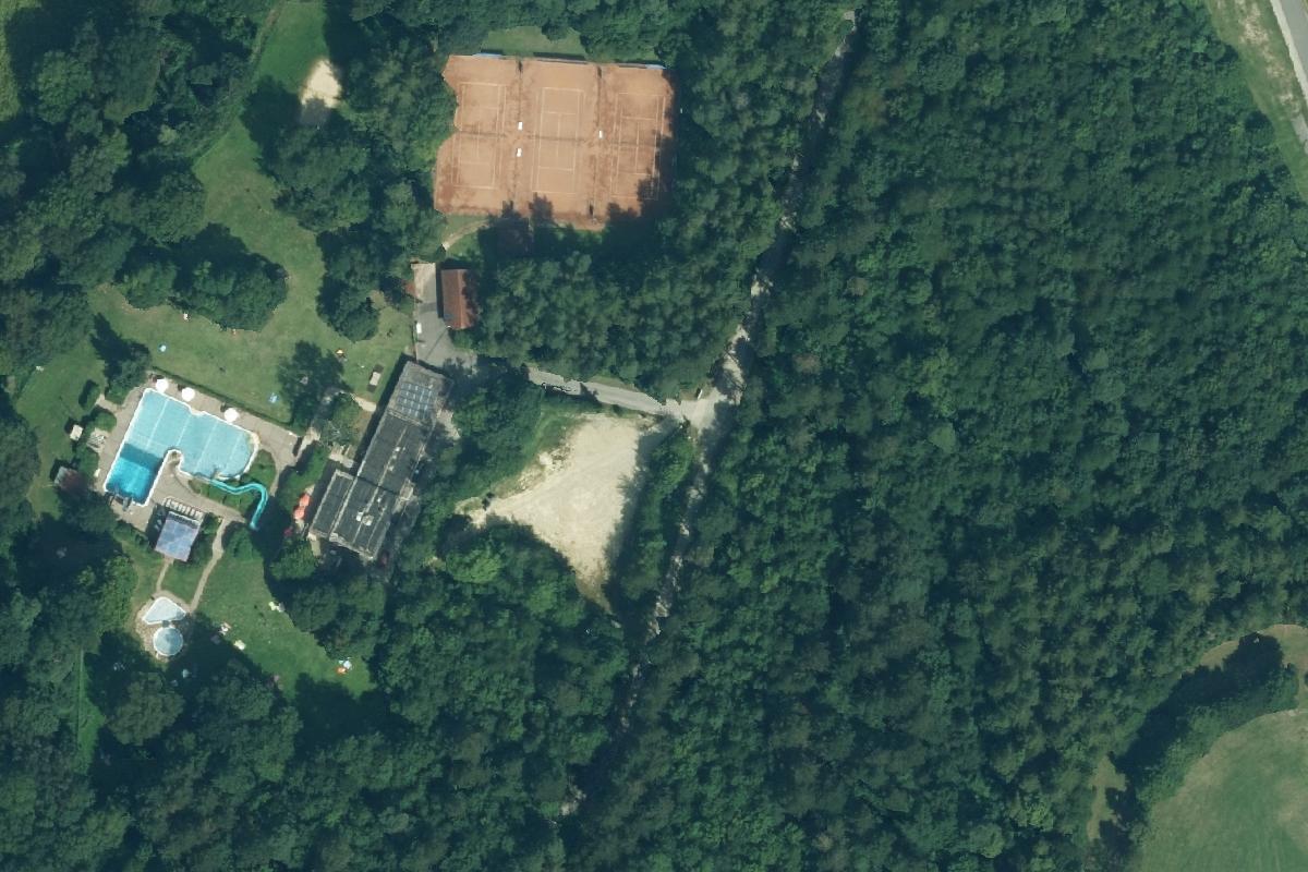 Wohnmobilstellplatz Calden, Waldschwimmbad