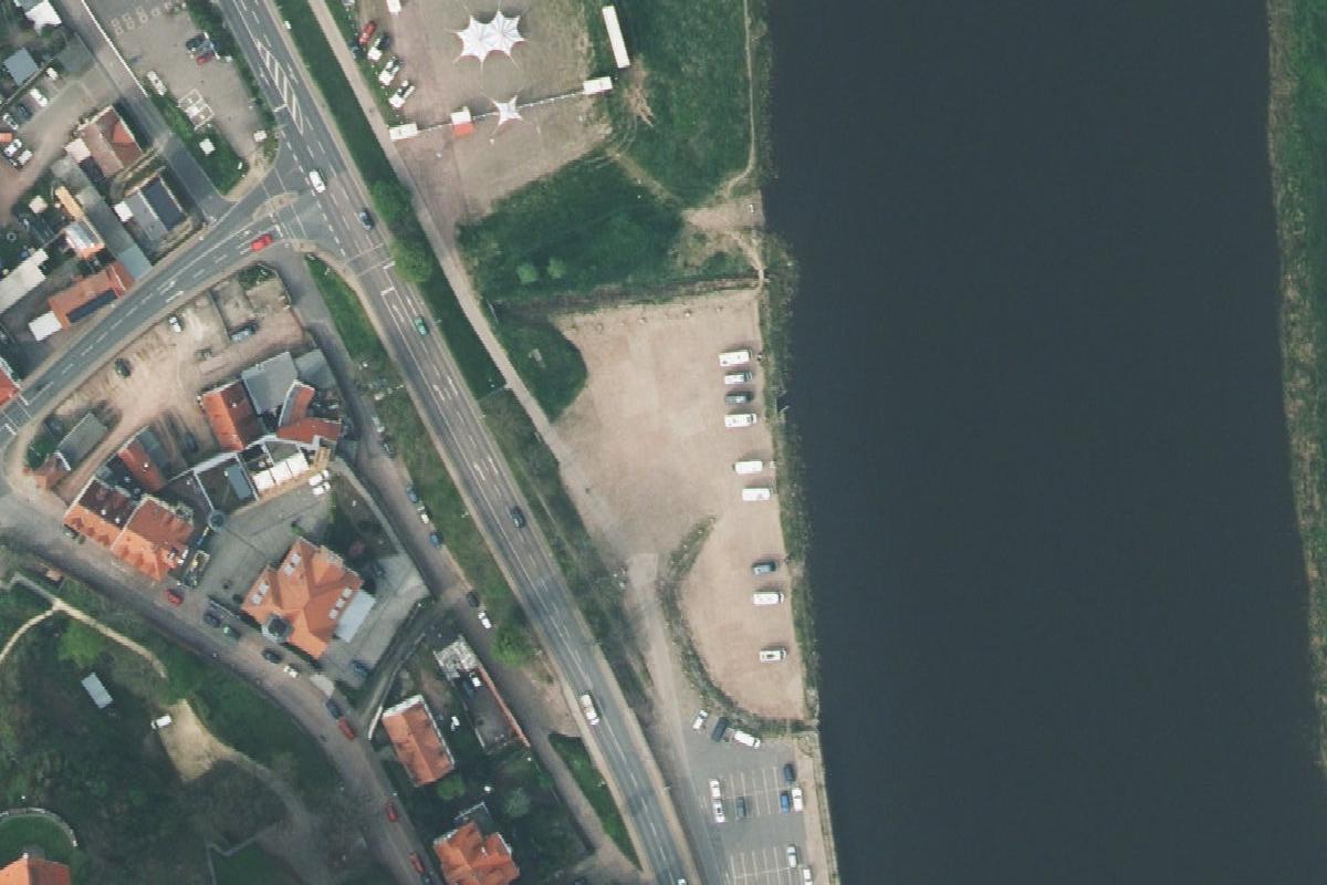 Parking autocaravanas campervans Elbe