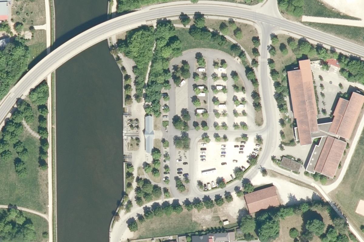 Wohnmobilstellplatz an der Schiffsanlegestelle Berching