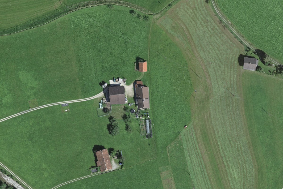 Zwischen Bach und Bauernhof.
