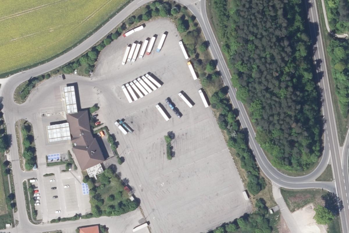 Wohnmobil- und Wohnwagenstellplatz
