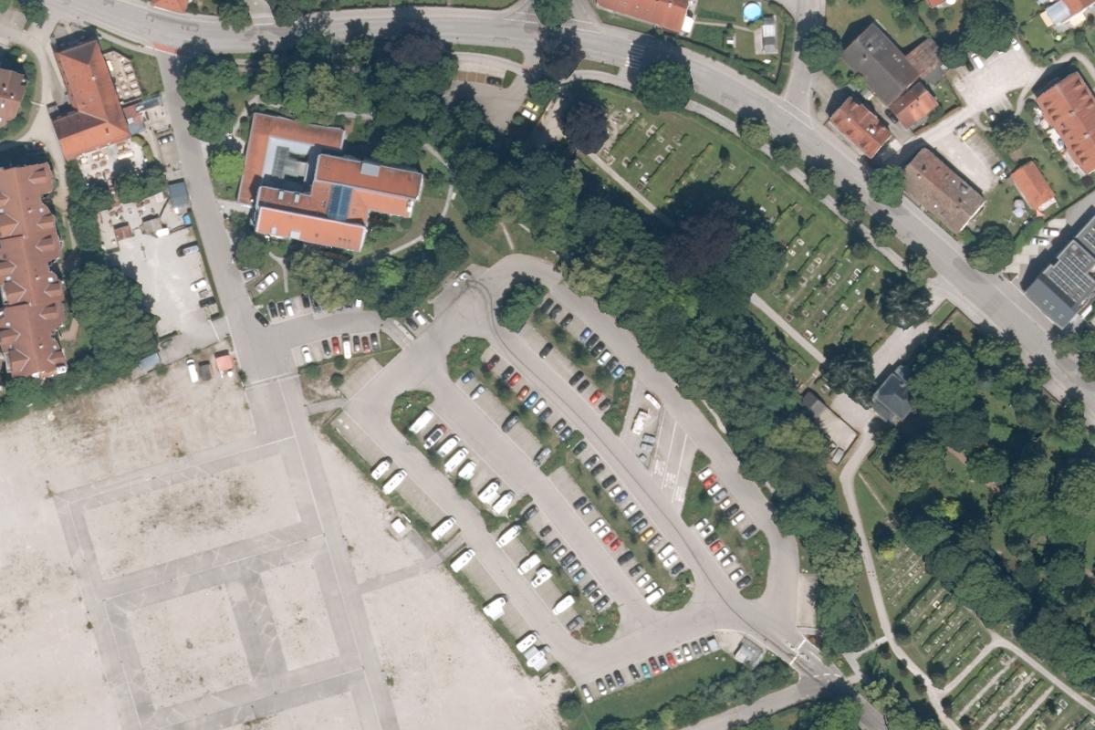 Wohnmobil-Stellplatz mit Strom