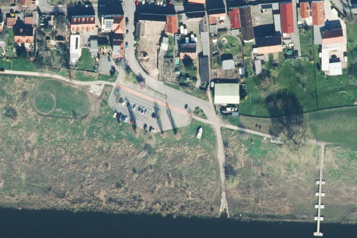 Wohnmobilstellplatz Pirna-Copitz-Elbparkplatz
