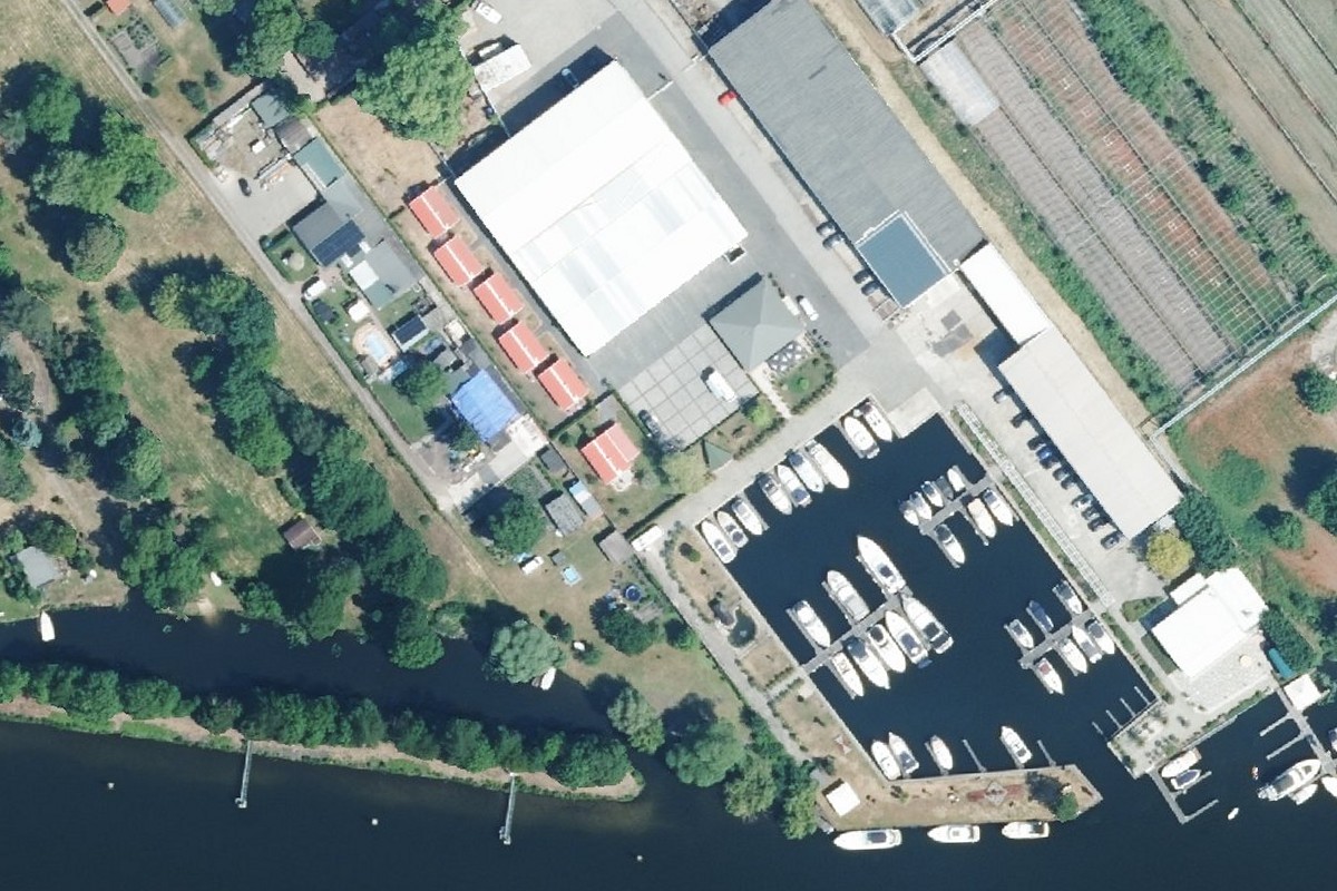 Platz Marin am Wasser mit Fußmarsch zur Innenstadt