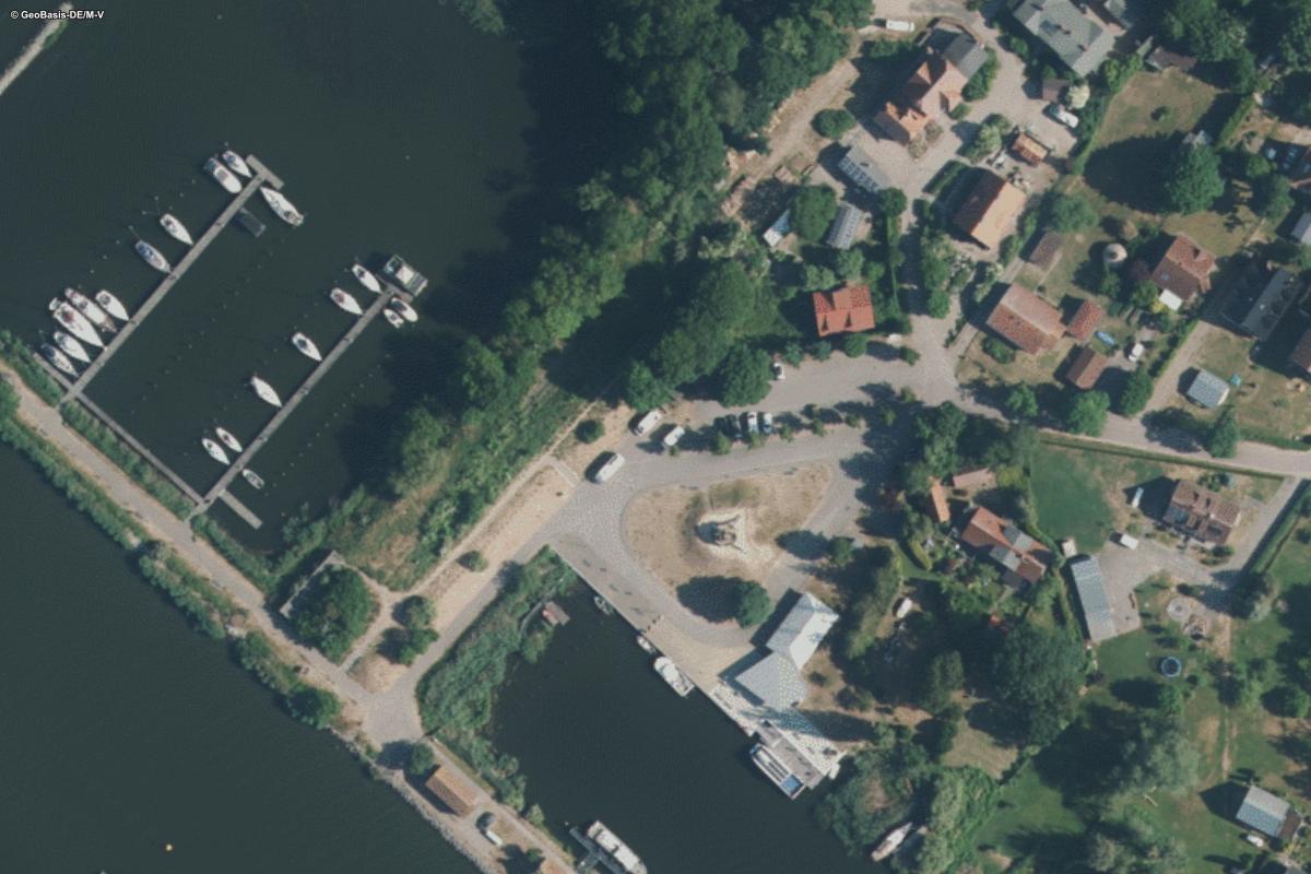 Wohnmobilstellplatz am Hafen