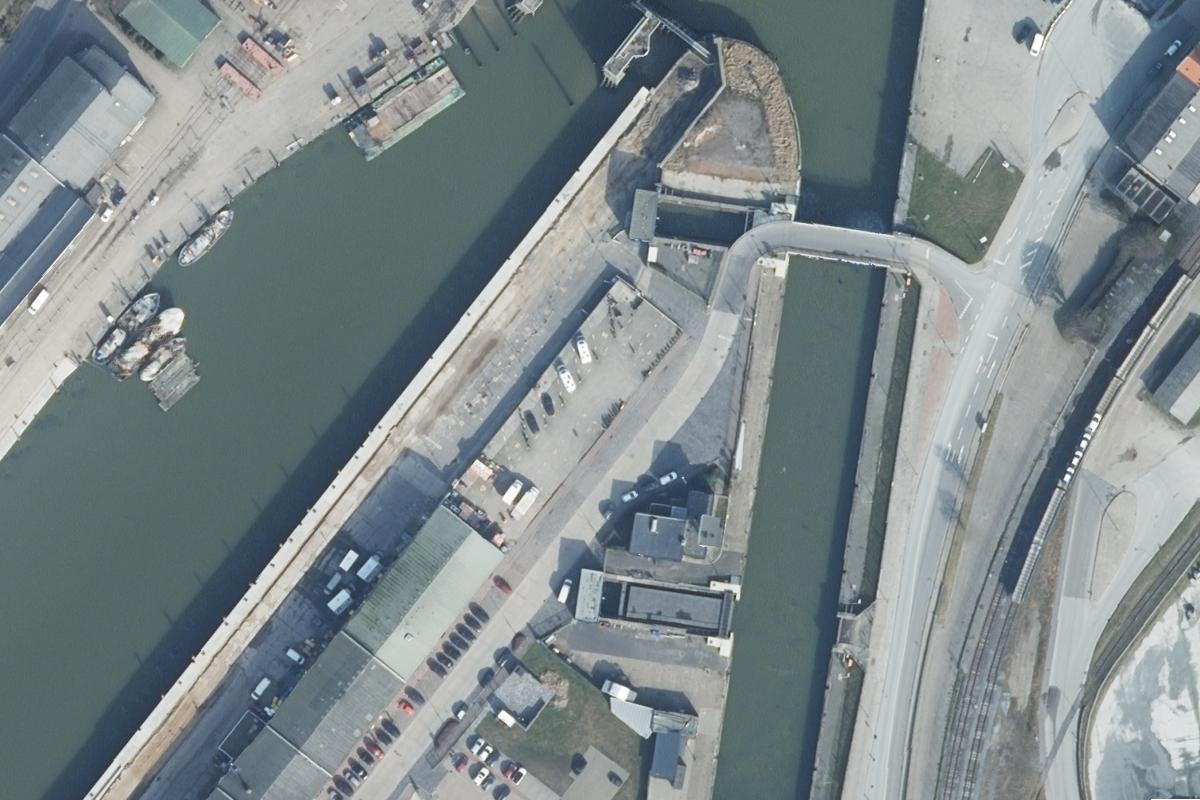 Wohnmobilstellplatz zur Schleuse