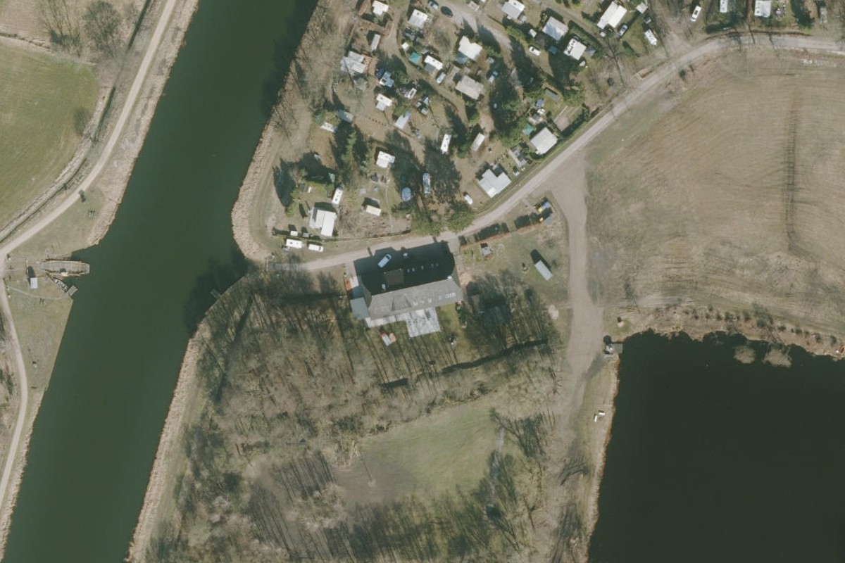Zur Fähre Campingplatz & Ferienzimmer