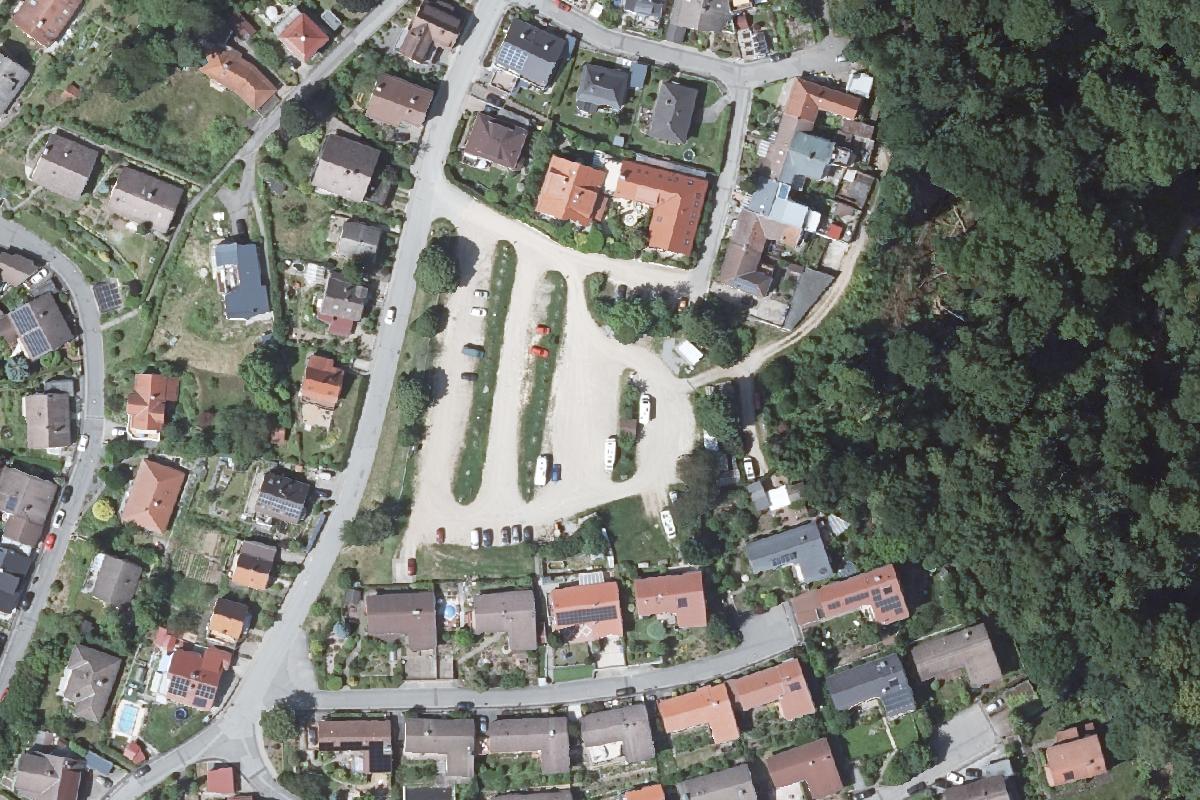 Parkplatz und Wohnmobilstellplatz